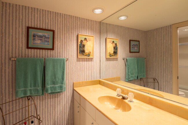 Building Photo - 5080 N Ocean Dr