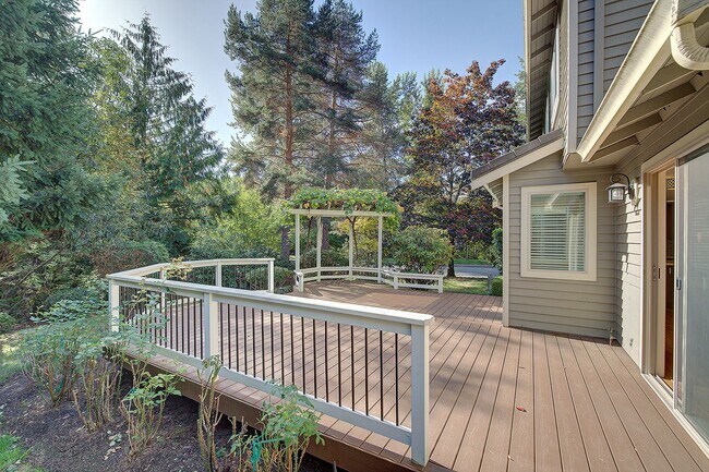 Building Photo - 3bd/2.25ba Sammamish Home