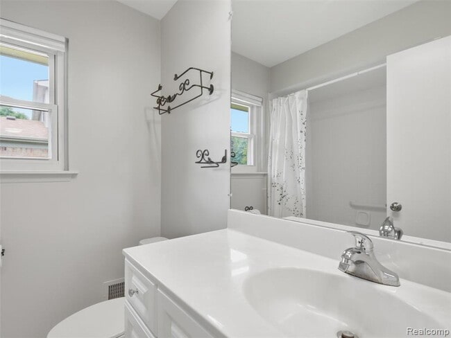 Building Photo - 2387 Sanders Pl
