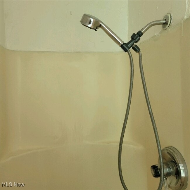 Building Photo - 5466 S Ridge Rd