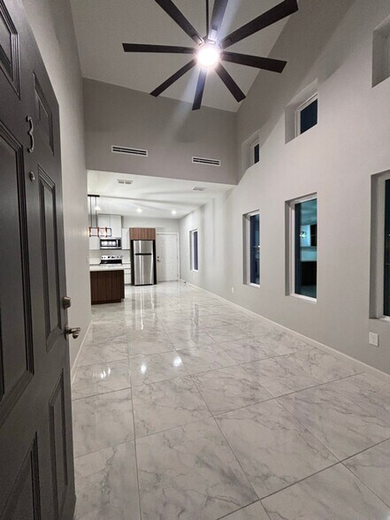 Building Photo - 703 Pedro St