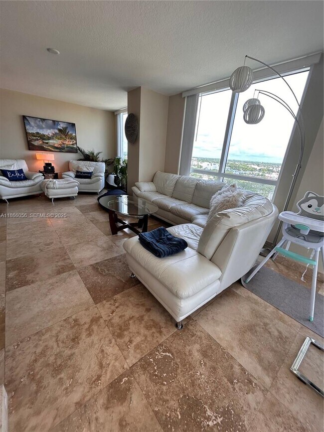 Building Photo - 610 W Las Olas Blvd