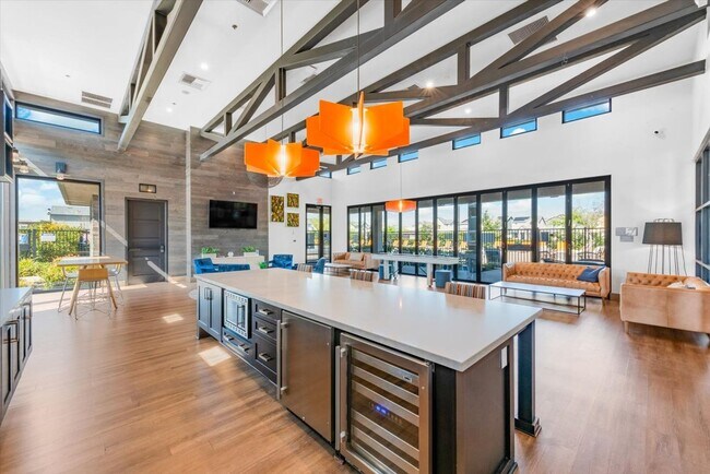 Building Photo - 2717 N Cove Dr