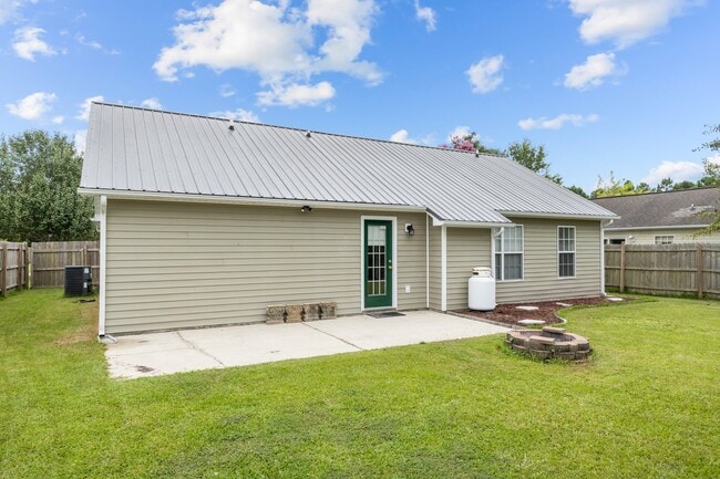 Building Photo - 300 Foxhall Rd