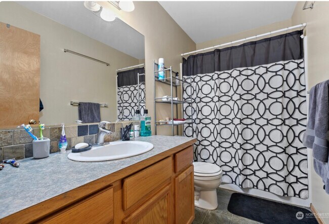 Building Photo - 1045 Mary Ave