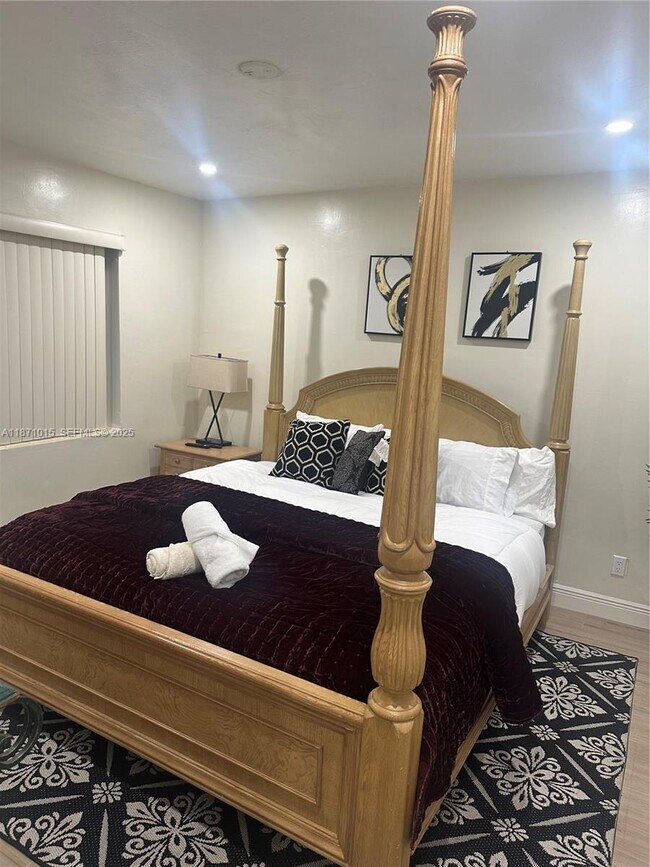 Building Photo - 13035 NE 7th Ave