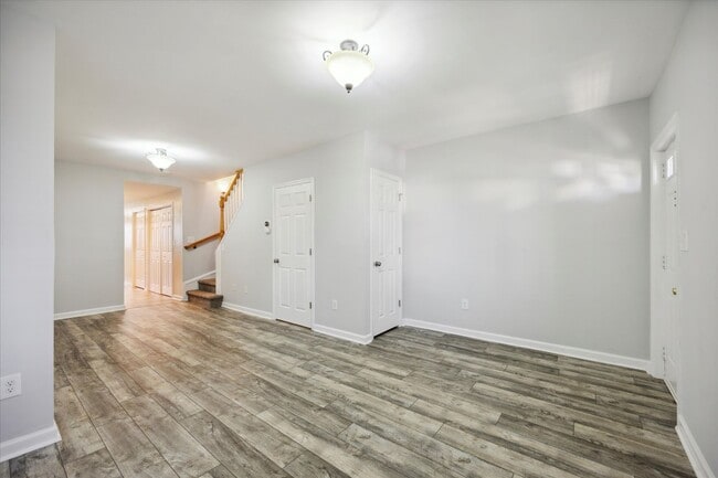 Building Photo - 3 Bed 1.5 Bath Twin in West Chester Borough!