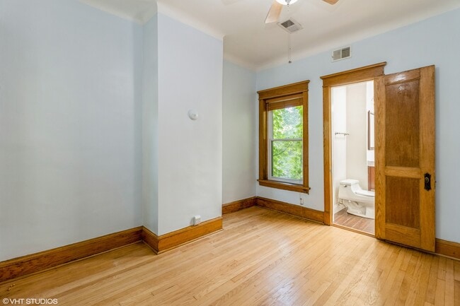 Building Photo - 836 E 52nd St