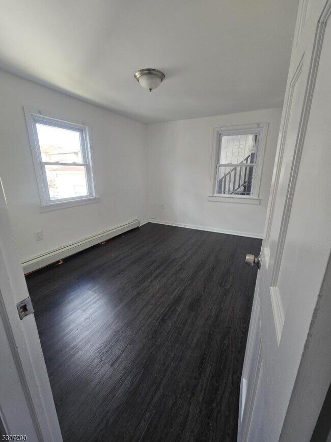 Primary Photo - 115 Pine St