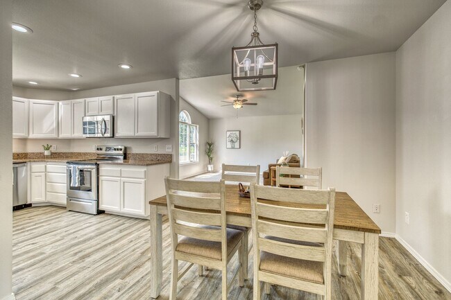 Building Photo - 3 bedroom Eagle home