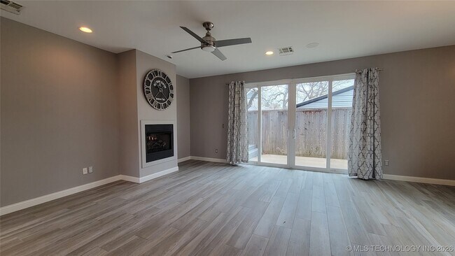 Building Photo - 1430 S Quincy Ave