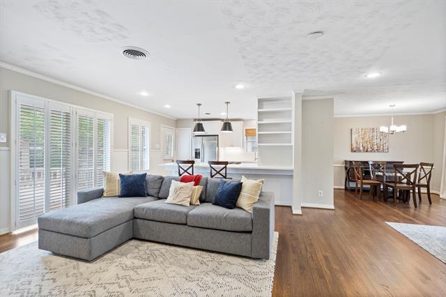 Building Photo - 9203 Livenshire Dr