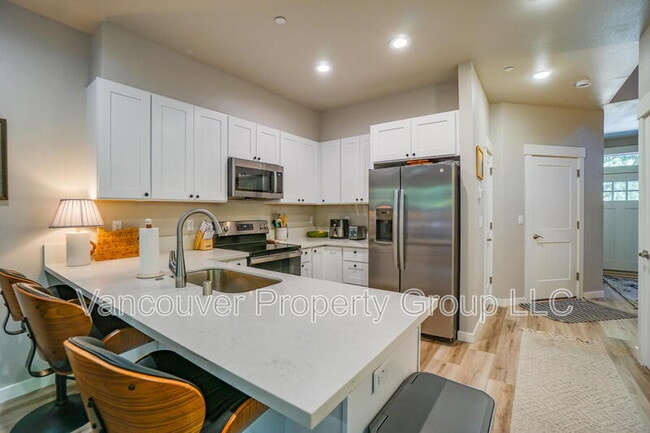 Building Photo - 2429 NE 54th St