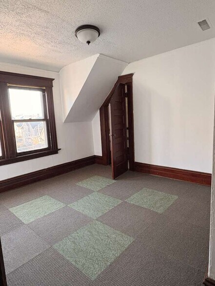 Building Photo - 331 Chestnut St