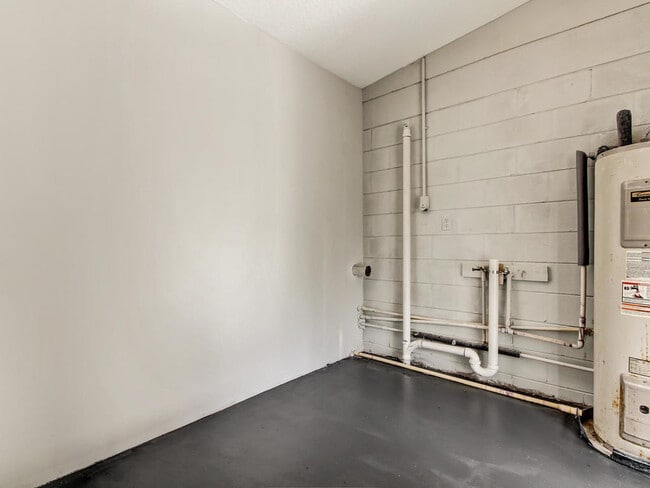 Building Photo - 8521 Howell Dr