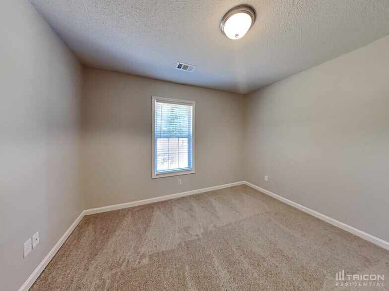 Building Photo - 3023 Ryan Rd