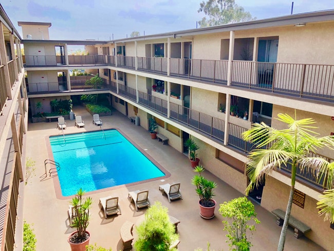 Building Photo - 2501 W Redondo Beach Blvd