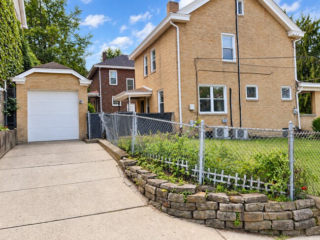 Building Photo - 43 Estella Ave