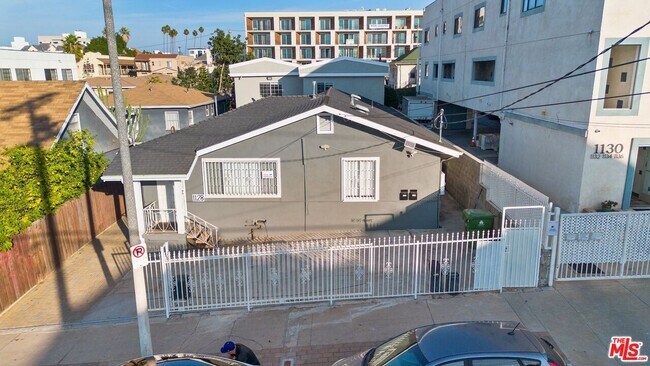 Building Photo - 1128 Irolo St