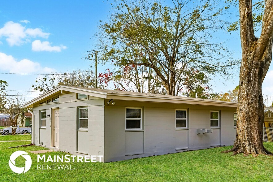 Building Photo - 885 Westgate Dr