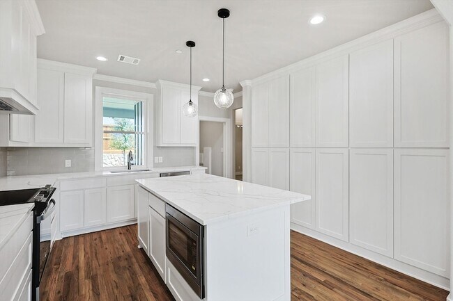 Building Photo - 514 Woodside Trl