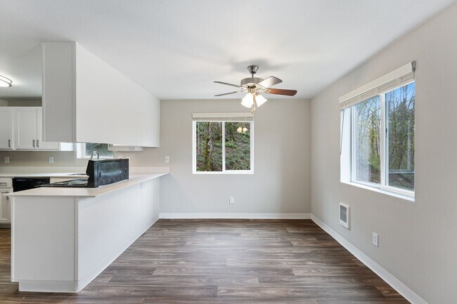 Building Photo - Large Two Bedroom Two Bath with Creek View! $1000 Off! Comes with Washer & Dryer!