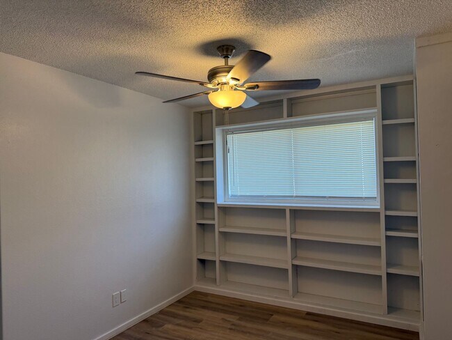 Building Photo - 5-Bedroom Home In Tempe