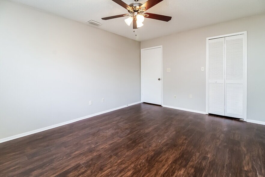 Building Photo - 1063 Alpug Ave