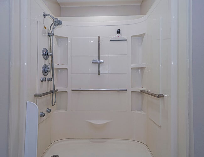 Building Photo - 105 Briarcliff Cir