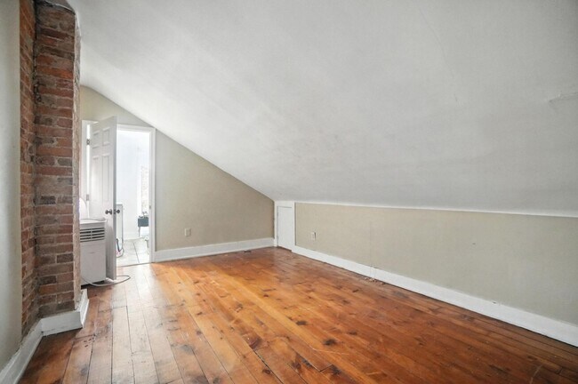 Building Photo - 843 Overton St