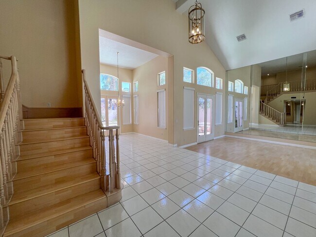 Building Photo - Pool Home in Gated Community