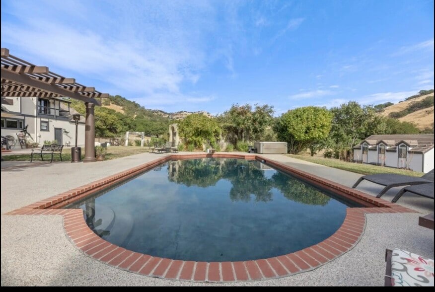 Building Photo - 4686 Green Valley Ln