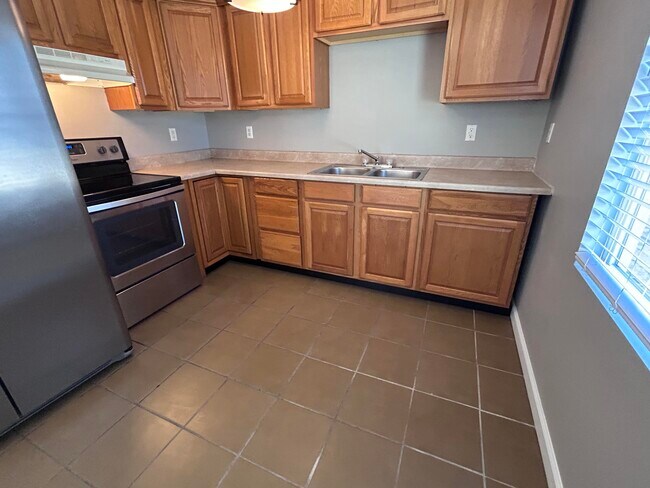 Building Photo - 108 Scott Dr