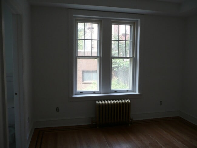 Building Photo - 315 S 46th St