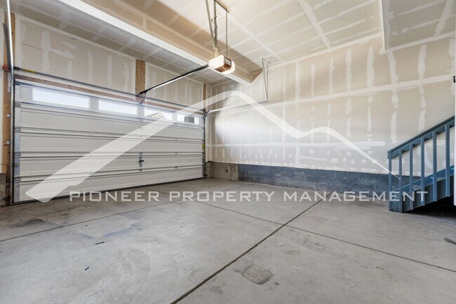 Building Photo - Stunning Home with Central AC and 2-Car Garage