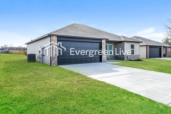 Building Photo - 44 10 Point Ln