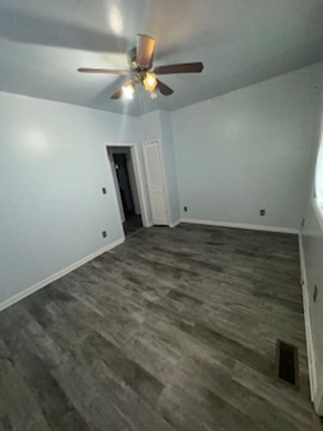 Building Photo - 1503 E Franklin St