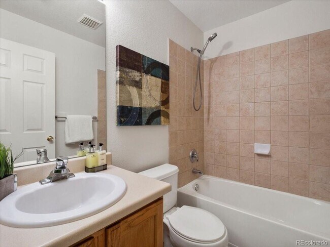 Building Photo - FABULOUS 3-BDRM, 3-BATH HOME IN GORGEOUS C...