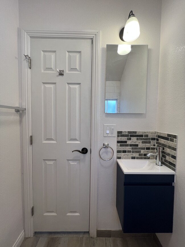 Bathroom - 1357 Ross St