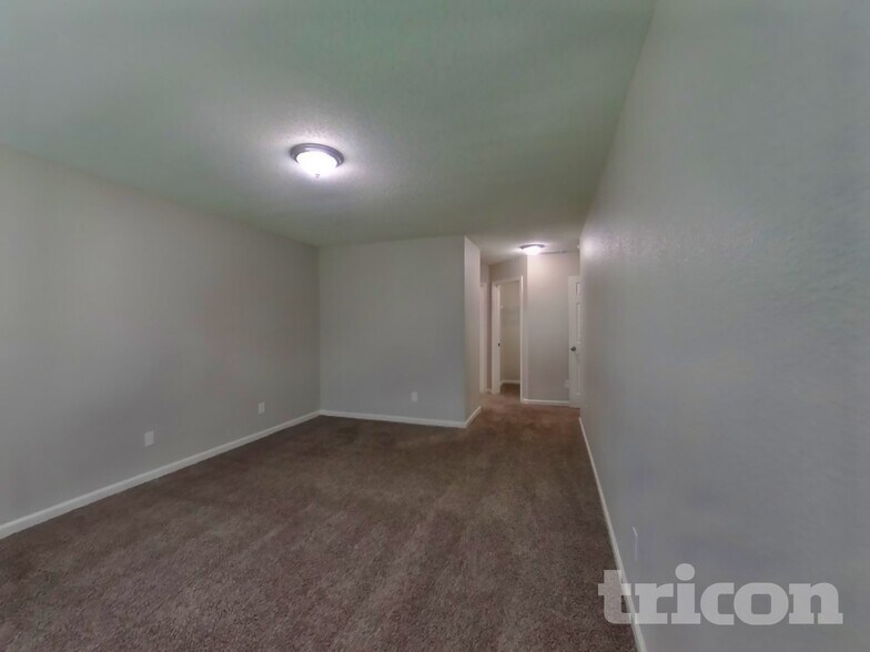 Building Photo - 2880 Lakestream Dr