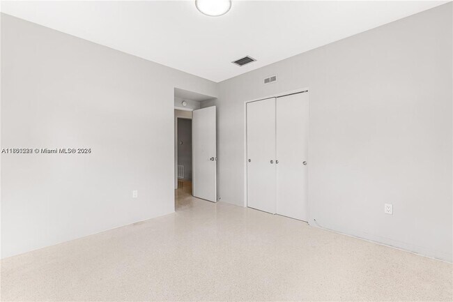 Building Photo - 262 SW 31st Ct