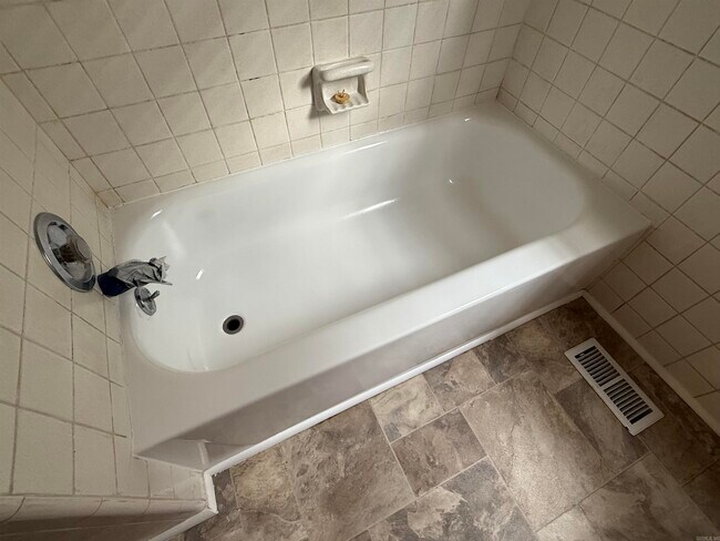 Building Photo - 3117 N Cypress St