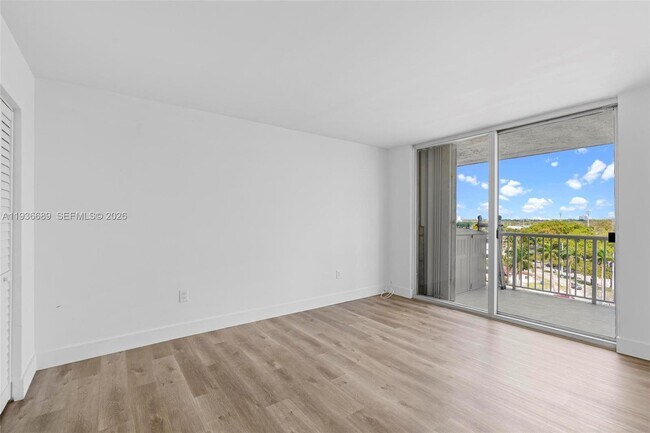 Building Photo - 1800 NW 24th Ave