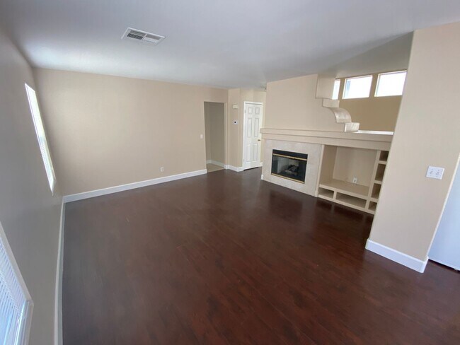 Building Photo - Wonderful 4 bed/2.5 bath home located in W...