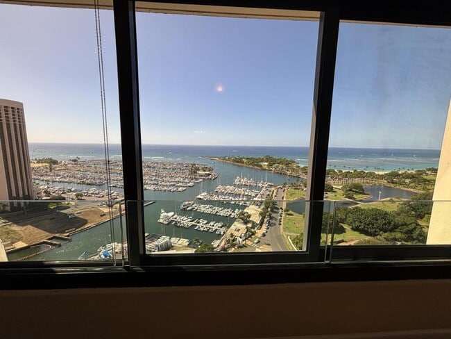 Building Photo - 1600 Ala Moana Blvd