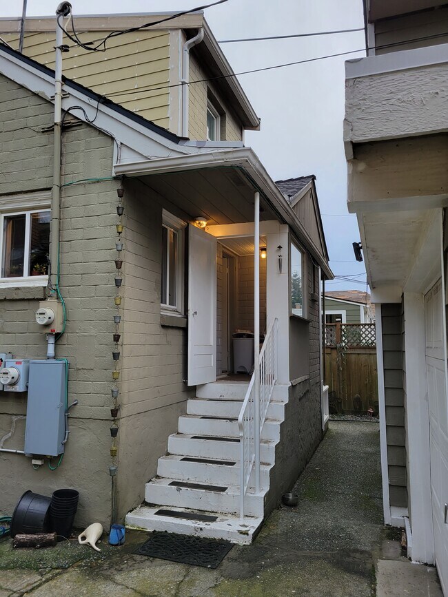 Building Photo - 5032 35th Ave SW