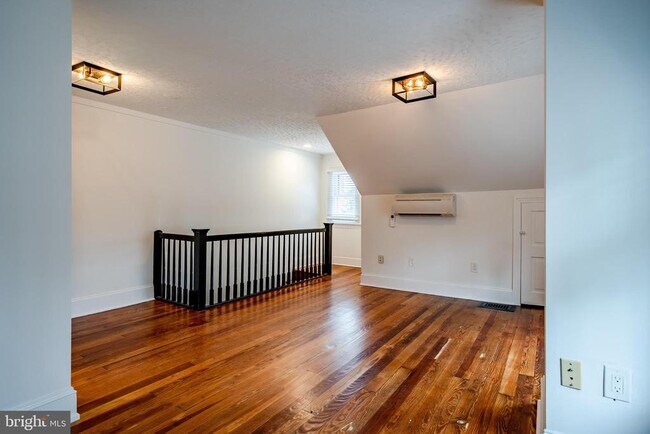 Building Photo - 310 W Biddle St