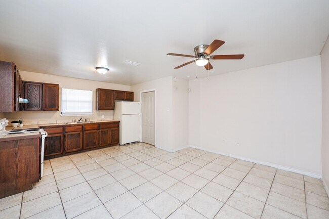 Building Photo - 2220 Santa Cleotilde Ave