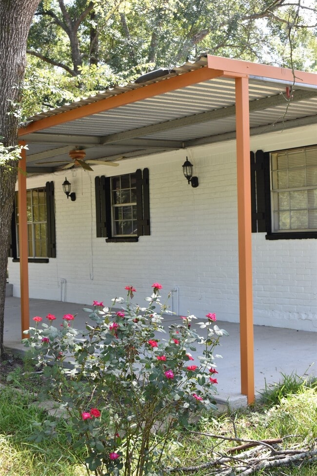 Building Photo - 302 Arrowhead Dr