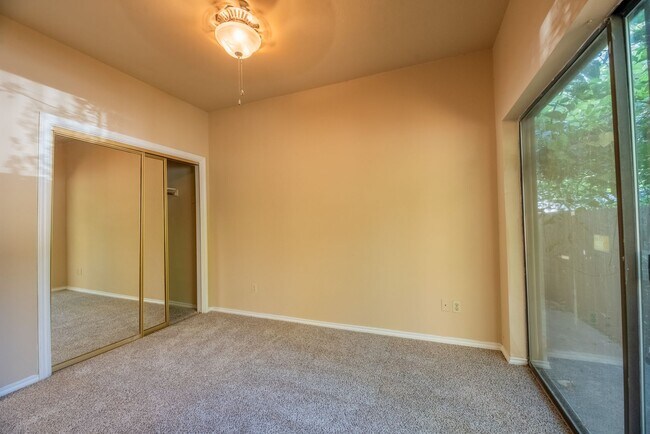 Building Photo - 601 Nelray